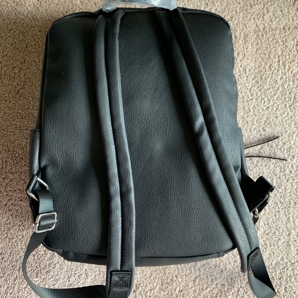 NWT- Kenneth Cole - Reaction black backpack - Picture 2 of 3